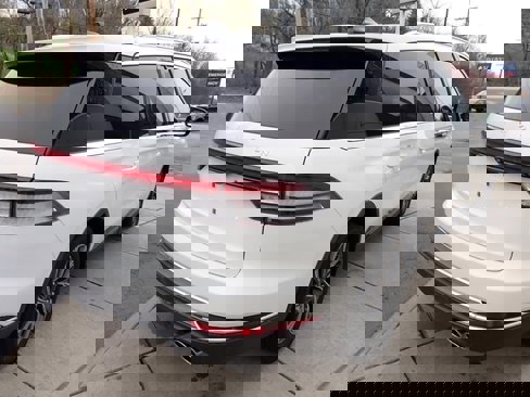 New 2025 Lincoln Aviator AWD image 6
