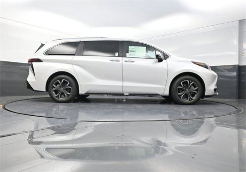 New 2025 Toyota Sienna Platinum image 32