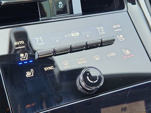 Used 2025 Porsche Panamera image 16