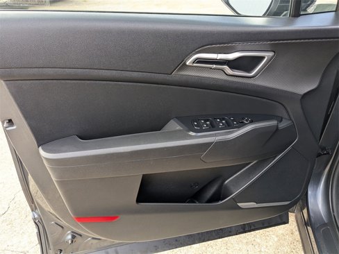Used 2024 Kia Sportage LX image 11