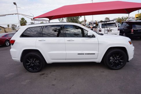 Used 2020 Jeep Grand Cherokee Altitude image 5