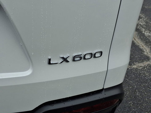 New 2025 Lexus LX 600 4WD w/ Luxury Package image 28