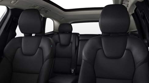 Certified 2025 Volvo XC60 B5 Plus image 8
