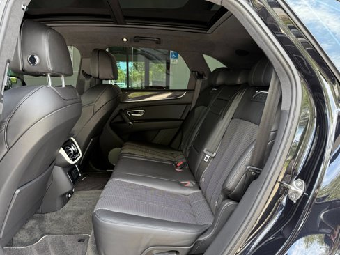 Used 2020 Bentley Bentayga Design Series image 31