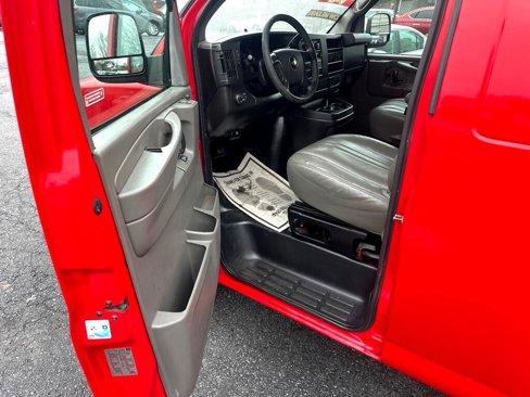 Used 2015 Chevrolet Express 2500 image 21