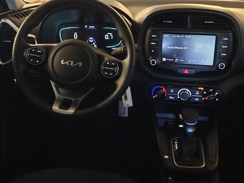 Used 2023 Kia Soul LX image 22
