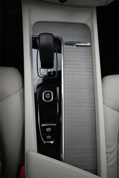 Used 2024 Volvo XC60 T8 Plus w/ Protection Package Premier image 11