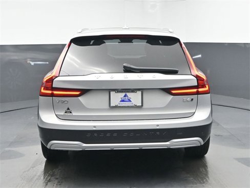 Used 2024 Volvo V90 B6 Cross Country Ultimate image 7
