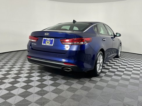 Used 2018 Kia Optima S w/ Panoramic Sunroof Package image 9
