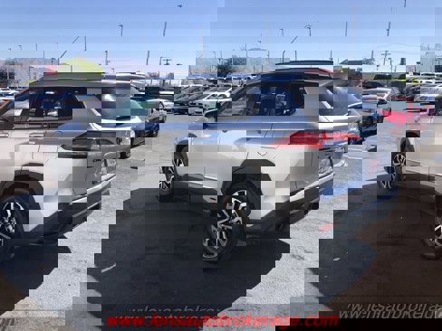 Used 2023 Toyota Corolla Cross AWD Hybrid image 6