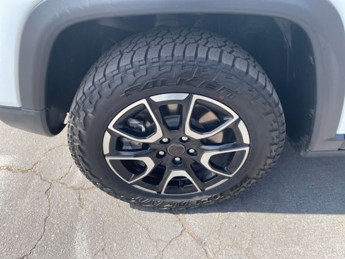 Used 2025 Jeep Compass Trailhawk image 29