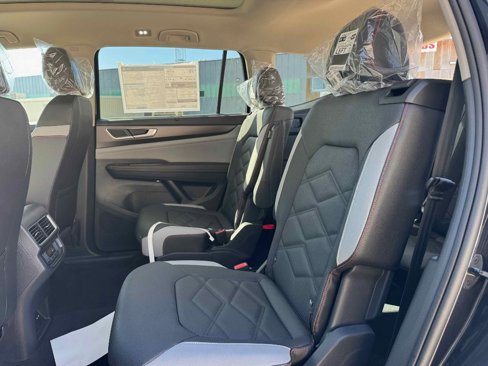 New 2025 Volkswagen Atlas Peak Edition SE image 25