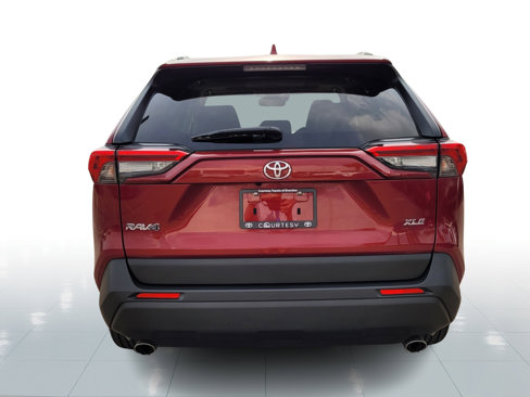 Certified 2021 Toyota RAV4 XLE Premium image 5