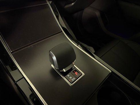 New 2026 Land Rover Range Rover Velar Dynamic SE image 22