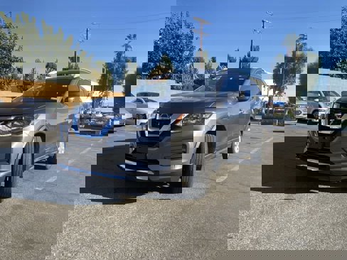 Used 2018 Nissan Rogue SV image 3
