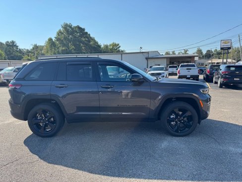 Used 2025 Jeep Grand Cherokee Limited w/ Luxury Tech Group II image 5
