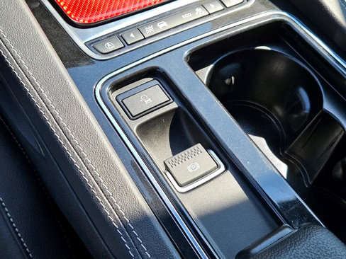 Used 2019 Jaguar F-PACE R-Sport image 18