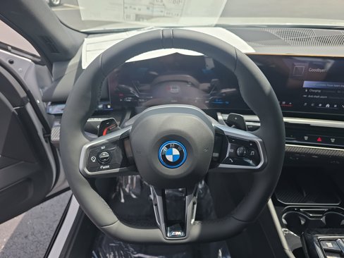 New 2026 BMW 550e xDrive w/ Executive Package image 29