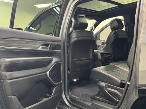 Used 2022 Jeep Wagoneer Series II w/ Premium Group I image 27