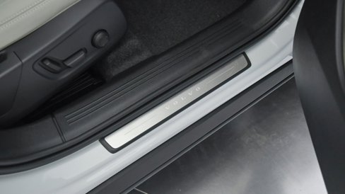 New 2025 Volvo XC40 B5 Plus w/ Protection Package Premier image 18