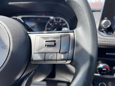Used 2023 Nissan Rogue SV image 11