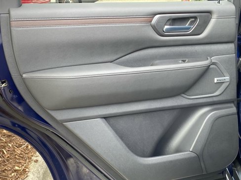 New 2025 Nissan Armada SL w/ Captain's Chari Seat Package image 26