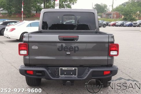Used 2025 Jeep Gladiator Sport image 6