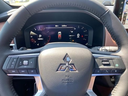 New 2025 Mitsubishi Outlander AWD image 15