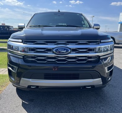 Used 2024 Ford Expedition Platinum image 3