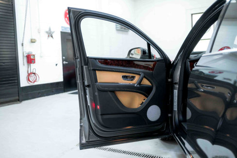 Used 2018 Bentley Bentayga image 40