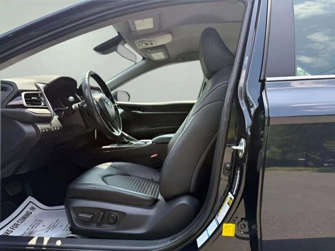 Used 2021 Toyota Camry SE image 10