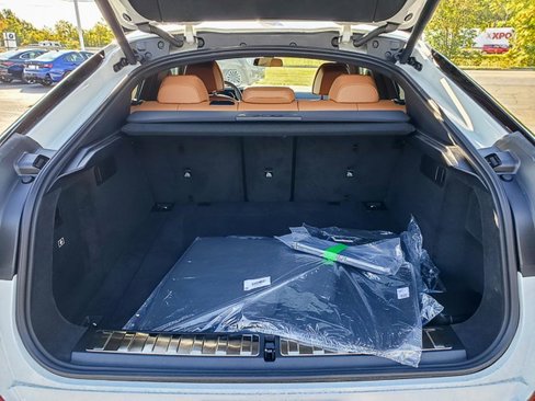 New 2026 BMW X6 xDrive40i w/ Climate Comfort Package image 5