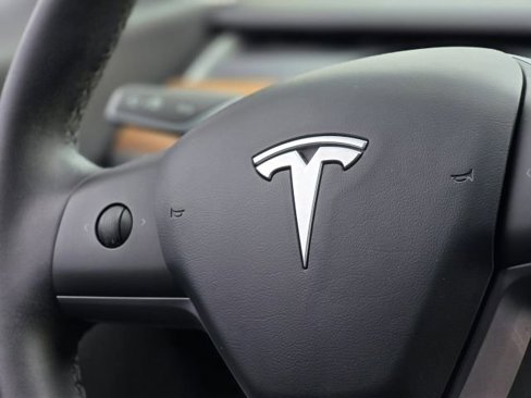 Used 2020 Tesla Model 3 Standard Range Plus image 13