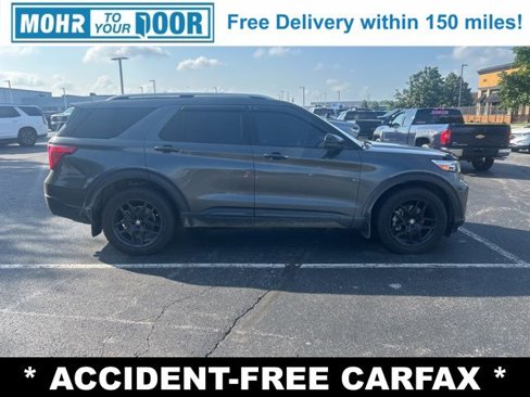 Used 2020 Ford Explorer Platinum w/ Premium Technology Package image 2