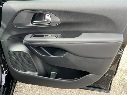 New 2026 Chrysler Pacifica Select image 13