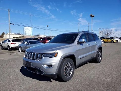 Used 2017 Jeep Grand Cherokee Limited w/ Luxury Group II image 2