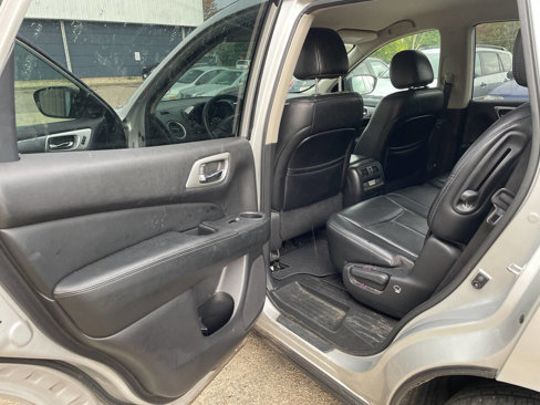 Used 2017 Nissan Pathfinder SL image 10