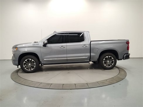 Used 2025 Chevrolet Silverado 1500 High Country w/ Technology Package image 4