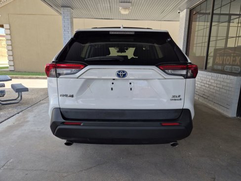 Used 2021 Toyota RAV4 XLE image 5