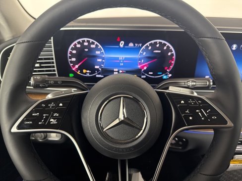 New 2026 Mercedes-Benz GLS 450 4MATIC image 17