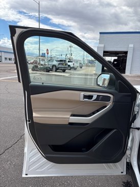 Used 2024 Ford Explorer XLT w/ Equipment Group 202A image 9