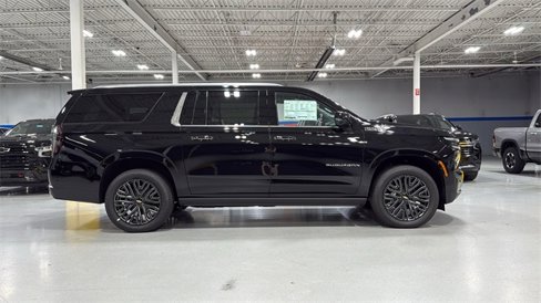 New 2026 Chevrolet Suburban High Country image 3