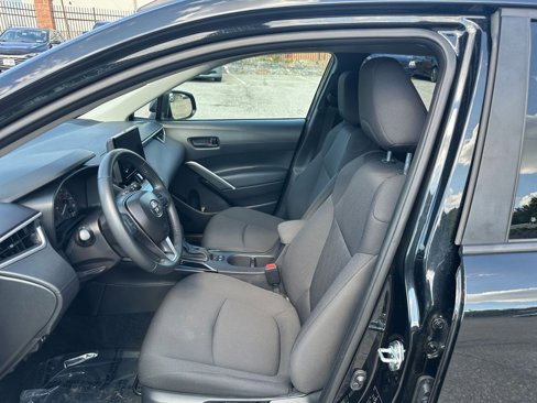 Used 2025 Toyota Corolla Cross LE image 25