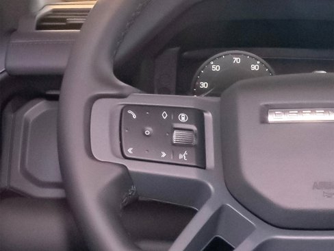 New 2025 Land Rover Defender 110 X-Dynamic SE image 13