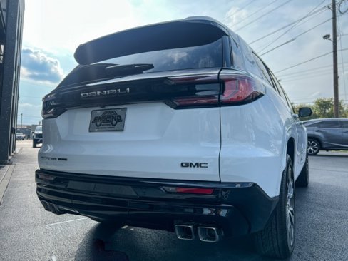Used 2026 GMC Acadia Denali Ultimate image 3