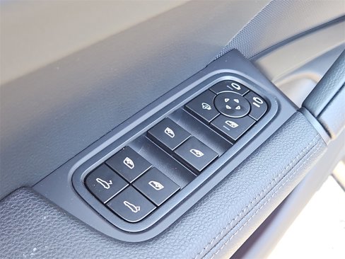 New 2026 Porsche Cayenne image 24