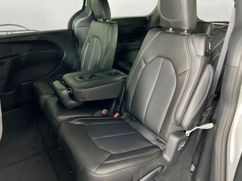 New 2026 Chrysler Pacifica Select image 24