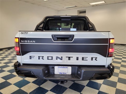 Used 2024 Nissan Frontier SV w/ Hardbody Edition image 9