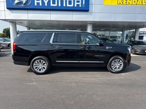Used 2025 GMC Yukon XL Denali image 2
