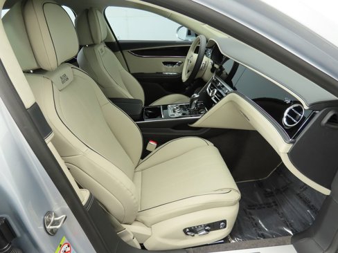 New 2025 Bentley Flying Spur V8 image 20